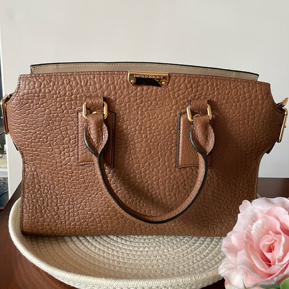 💯 Authentic NEW BURBERRY Leather Handbag - Picture 2 of 9
